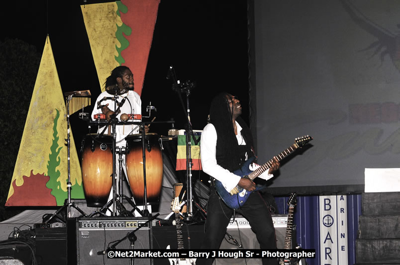 Beres Hammond @ Reggae Sumfest 2008 International Night 2, Catherine Hall, Montego Bay - Saturday, July 19, 2008 - Reggae Sumfest 2008 July 13 - July 19, 2008 - Photographs by Net2Market.com - Barry J. Hough Sr. Photojournalist/Photograper - Photographs taken with a Nikon D300 - Negril Travel Guide, Negril Jamaica WI - http://www.negriltravelguide.com - info@negriltravelguide.com...!